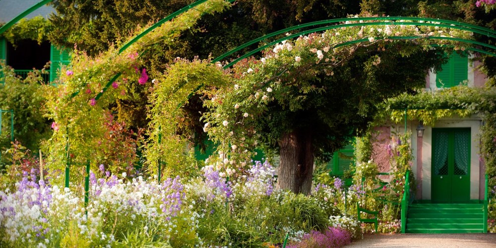 Maison-de-Claude-Monet-et-alleCC81e-des-iris-1